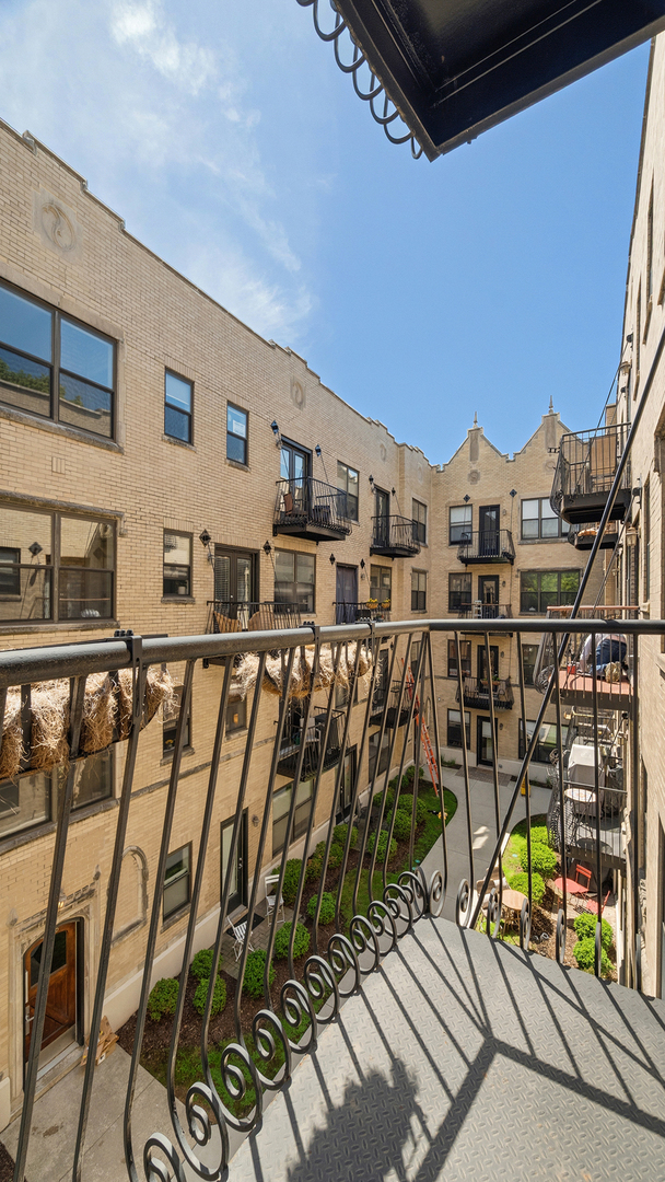 4442 N Damen Avenue Unit: 3E