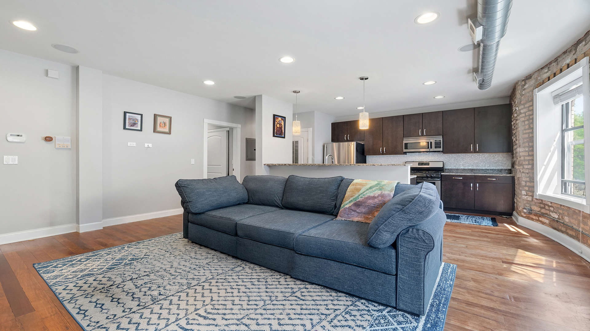 4442 N Damen Avenue Unit: 3E