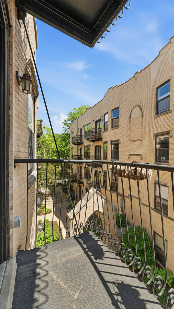 4442 N Damen Avenue Unit: 3E