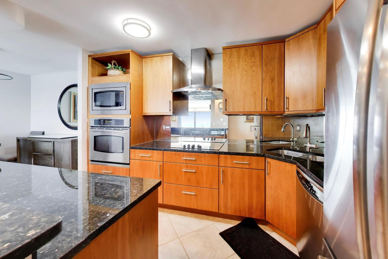 155 N HARBOR Drive Unit: 3910