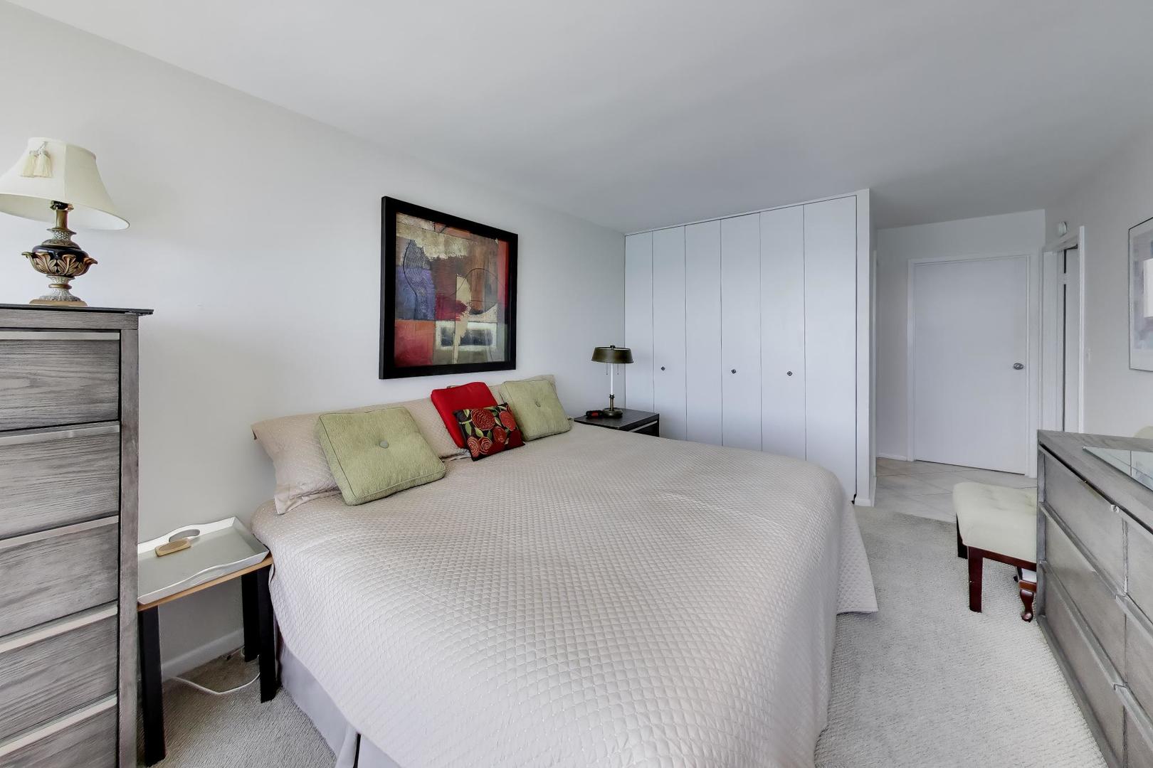 155 N HARBOR Drive Unit: 3910