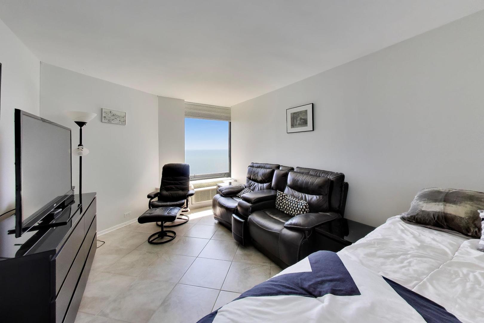 155 N HARBOR Drive Unit: 3910