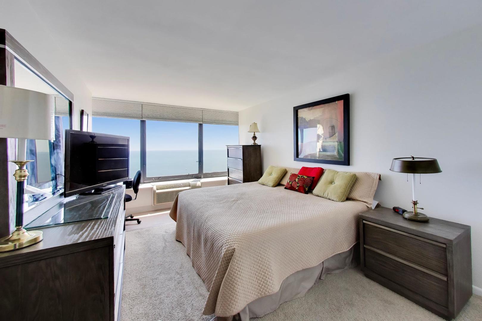 155 N HARBOR Drive Unit: 3910