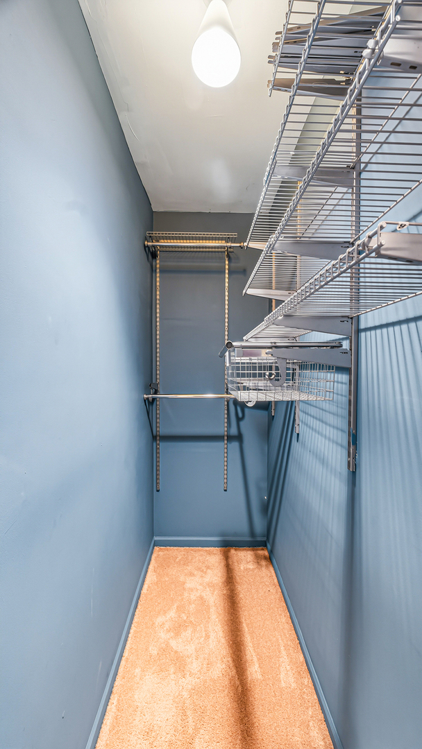 1049 W Wellington Avenue Unit: 1B
