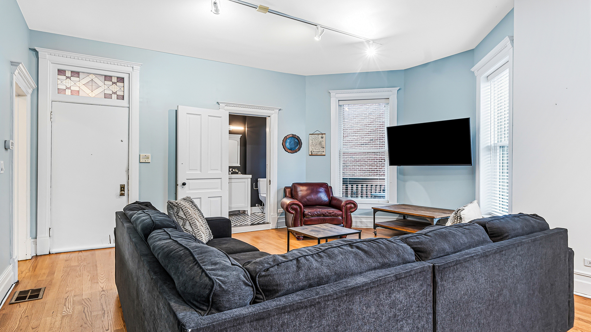 1049 W Wellington Avenue Unit: 1B