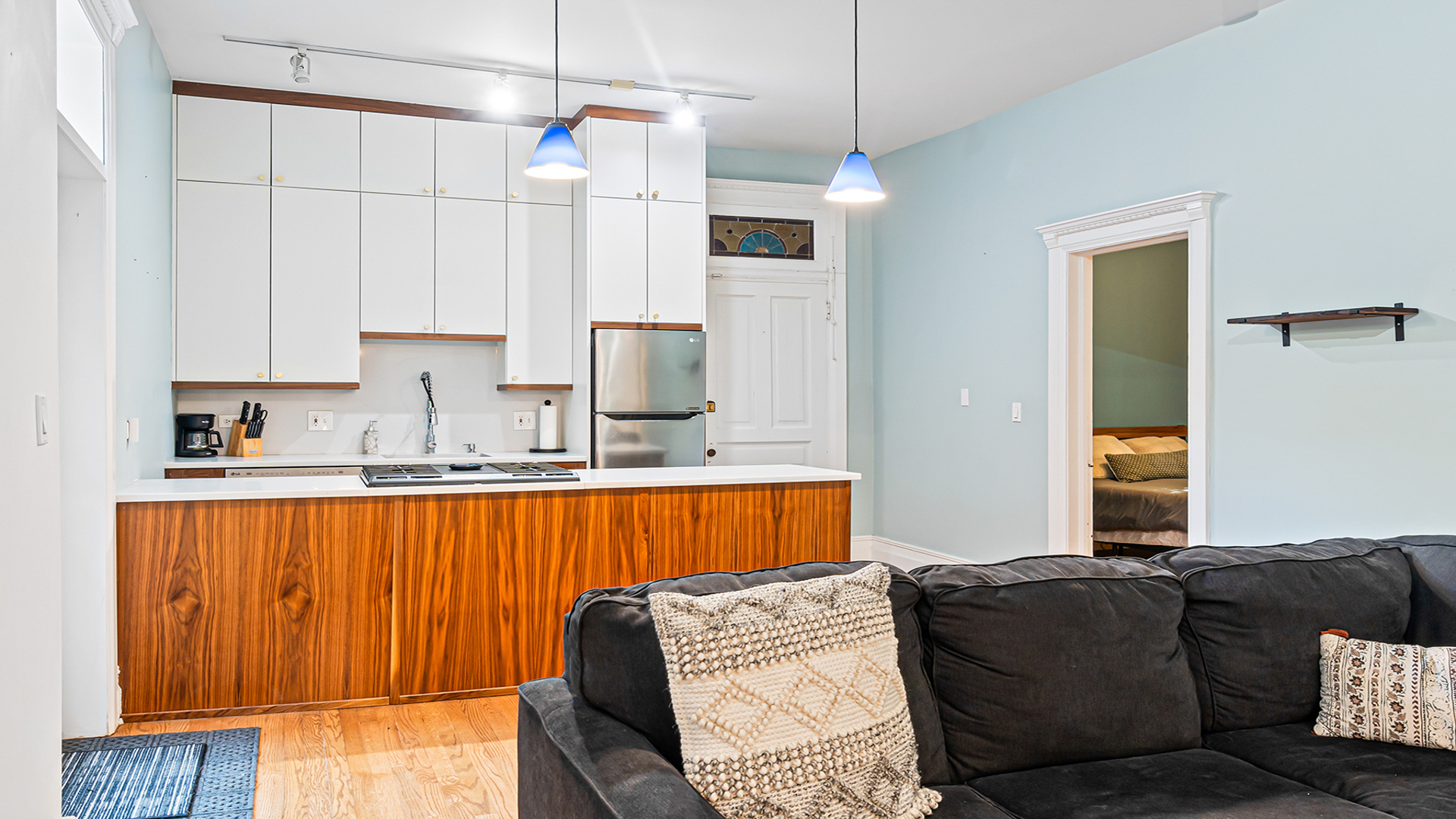 1049 W Wellington Avenue Unit: 1B