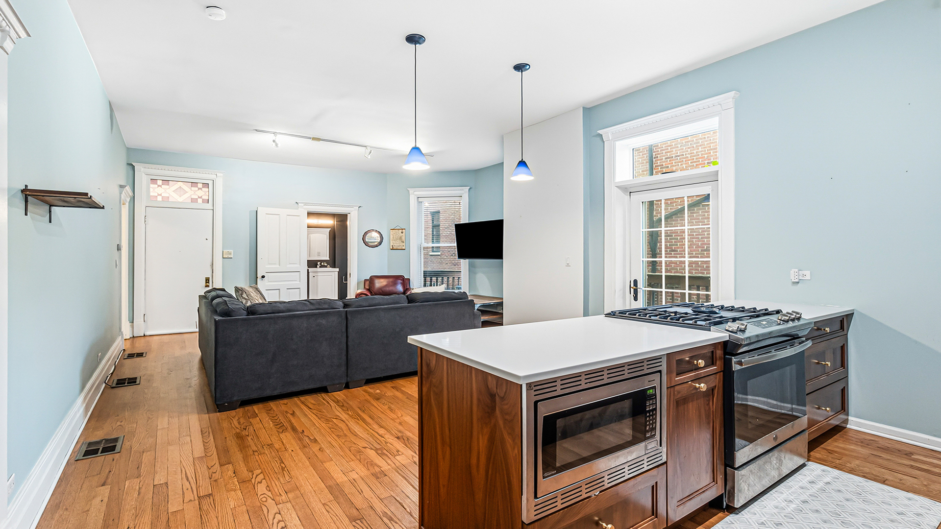 1049 W Wellington Avenue Unit: 1B