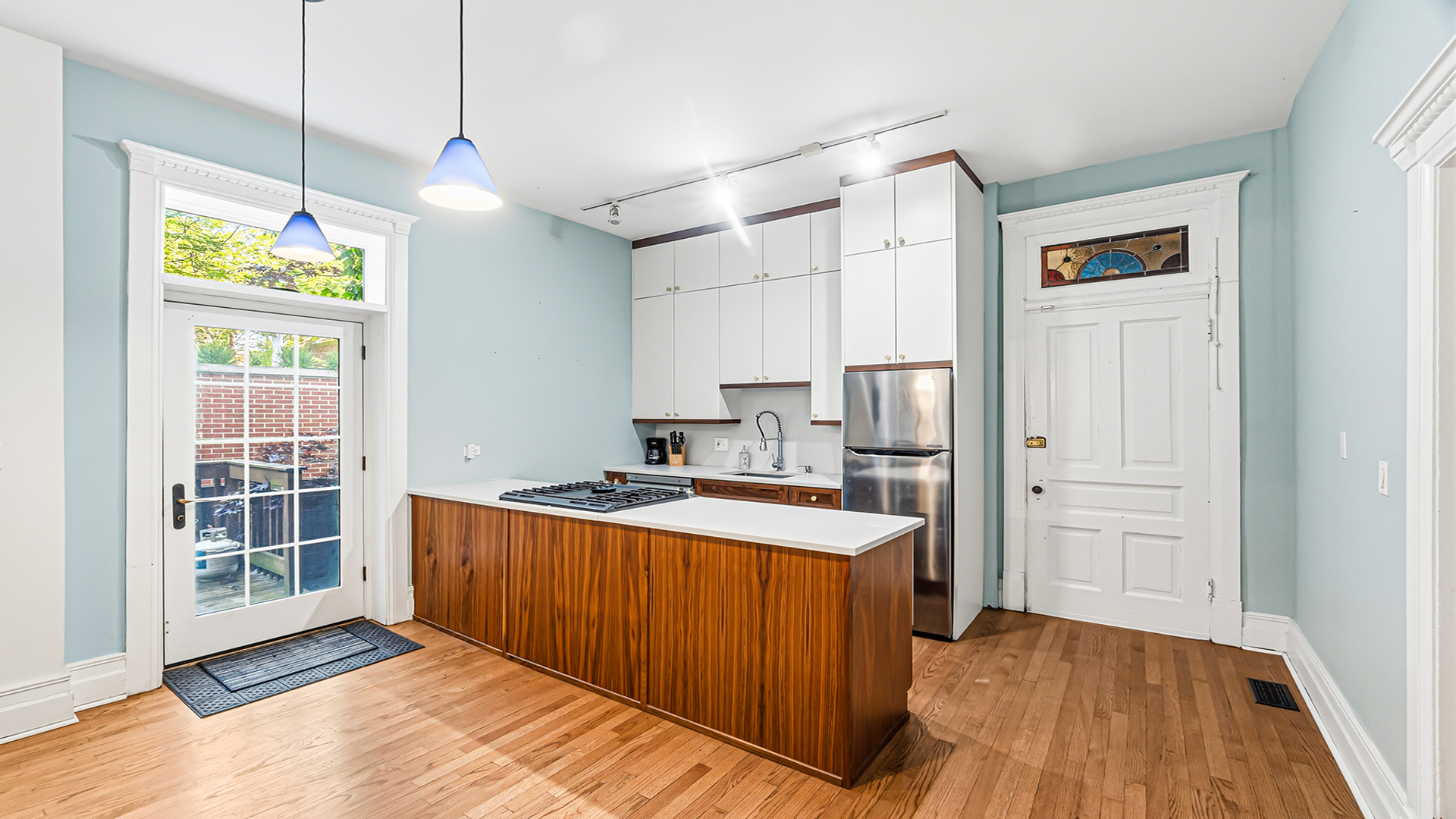 1049 W Wellington Avenue Unit: 1B