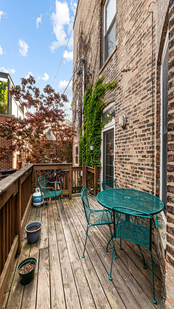 1049 W Wellington Avenue Unit: 1B