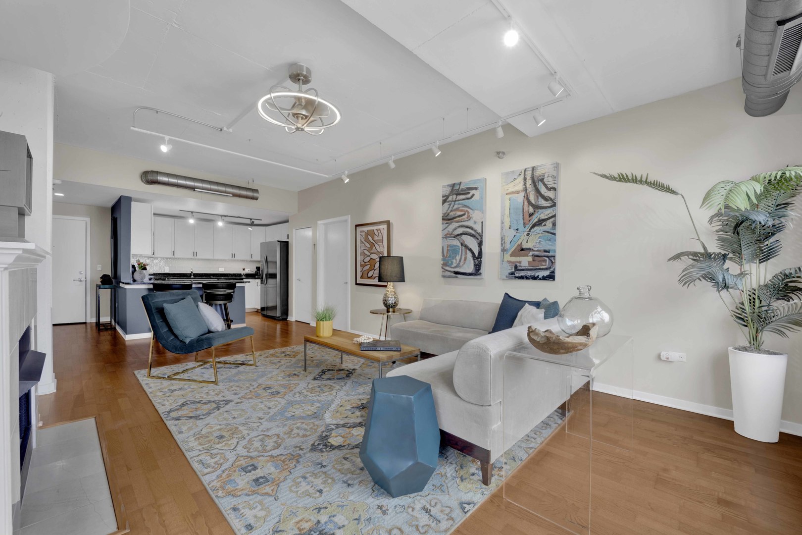 909 W Washington Boulevard Unit: 912