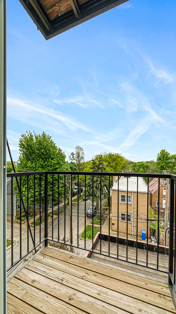 2703 W Belmont Avenue Unit: 3E