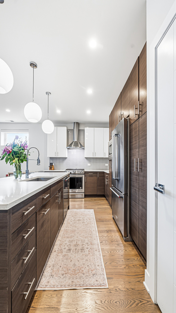 2703 W Belmont Avenue Unit: 3E