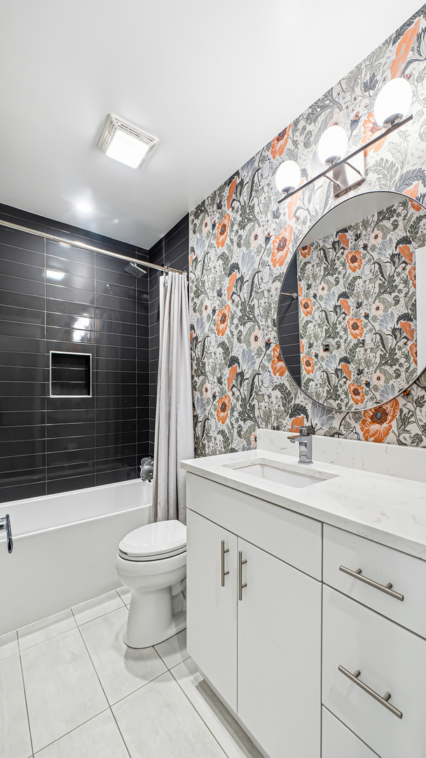 2703 W Belmont Avenue Unit: 3E