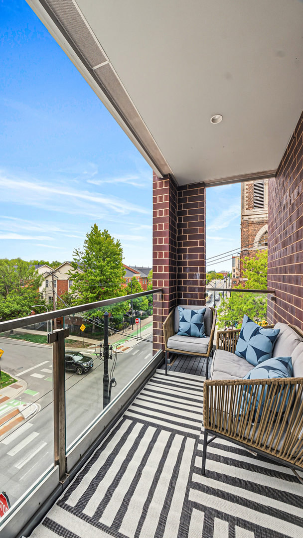 2703 W Belmont Avenue Unit: 3E