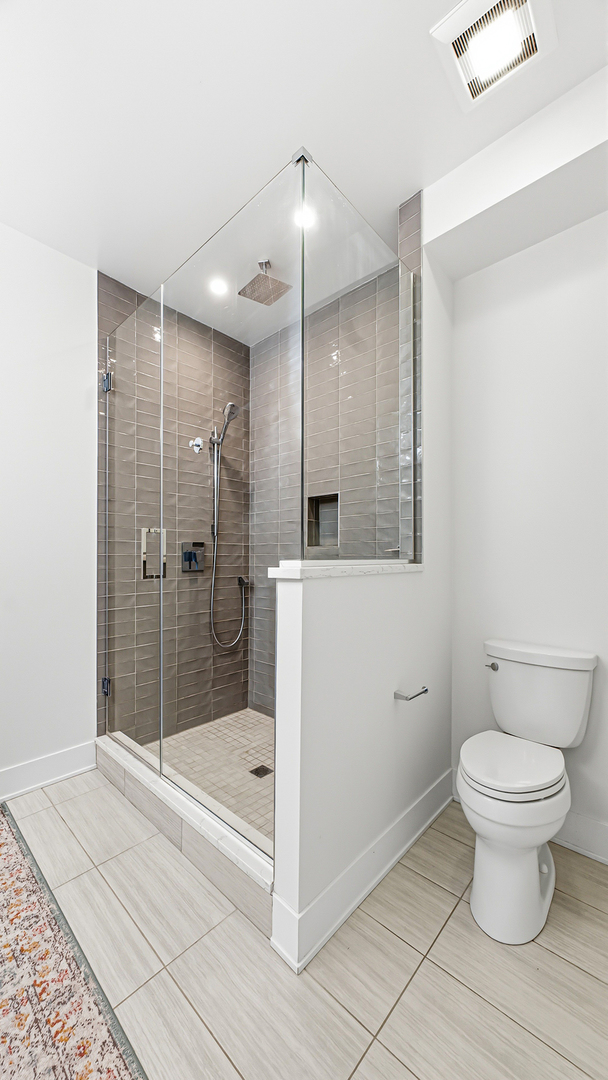 2703 W Belmont Avenue Unit: 3E