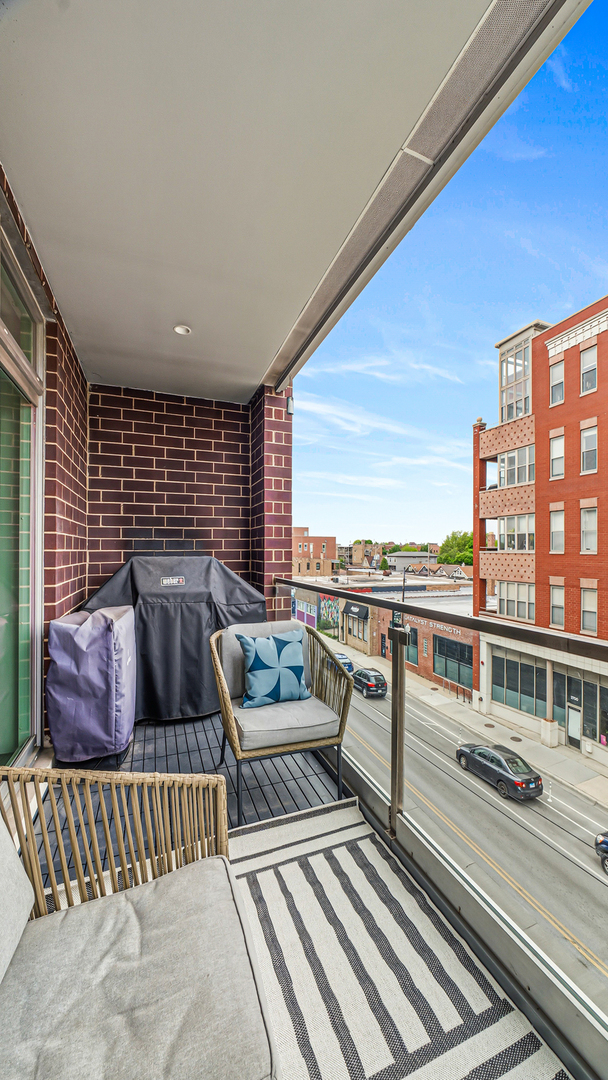 2703 W Belmont Avenue Unit: 3E