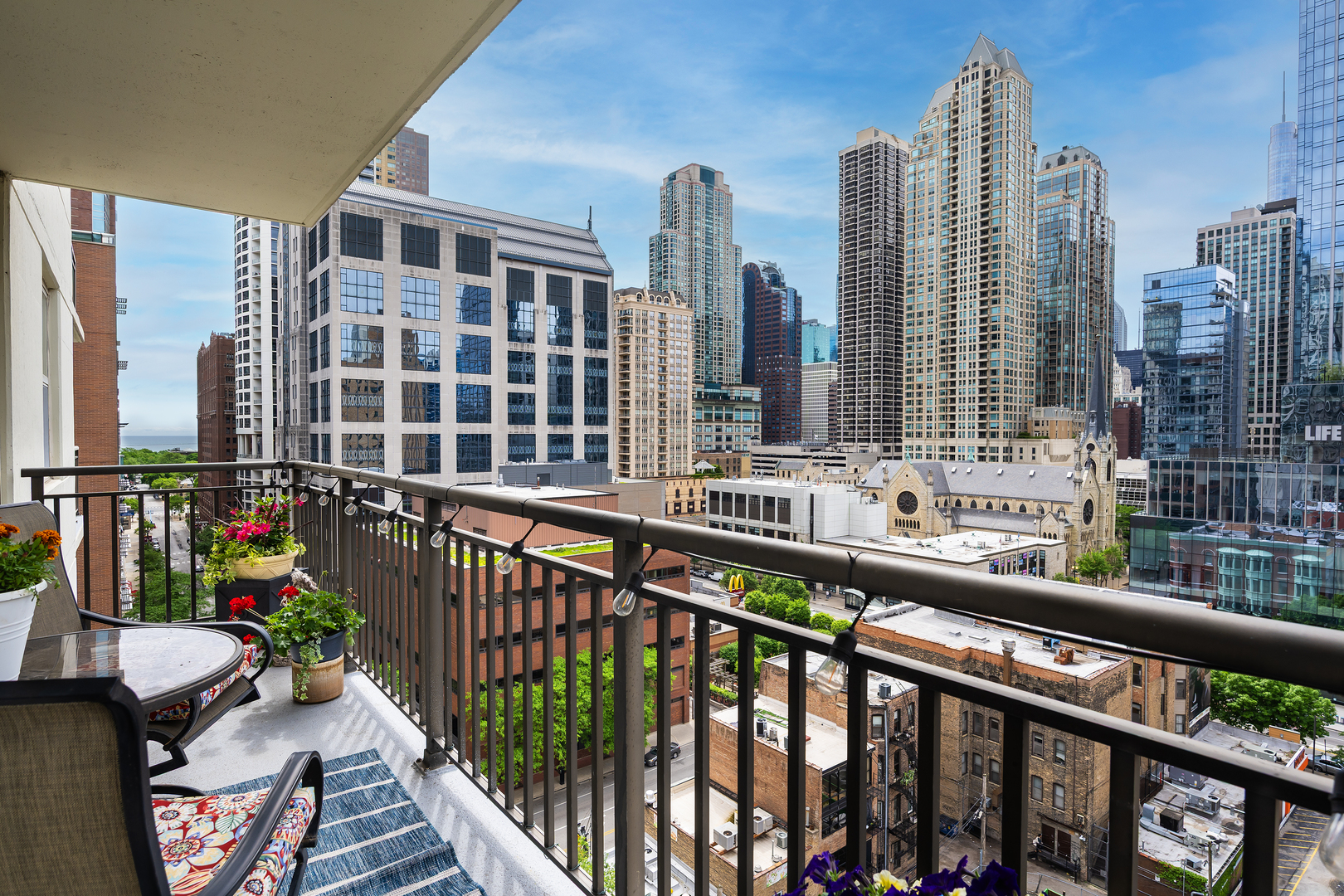 21 W Chestnut Street Unit: 1206