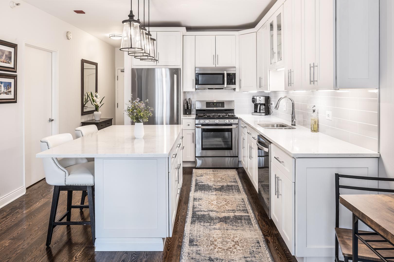 21 W Chestnut Street Unit: 1206