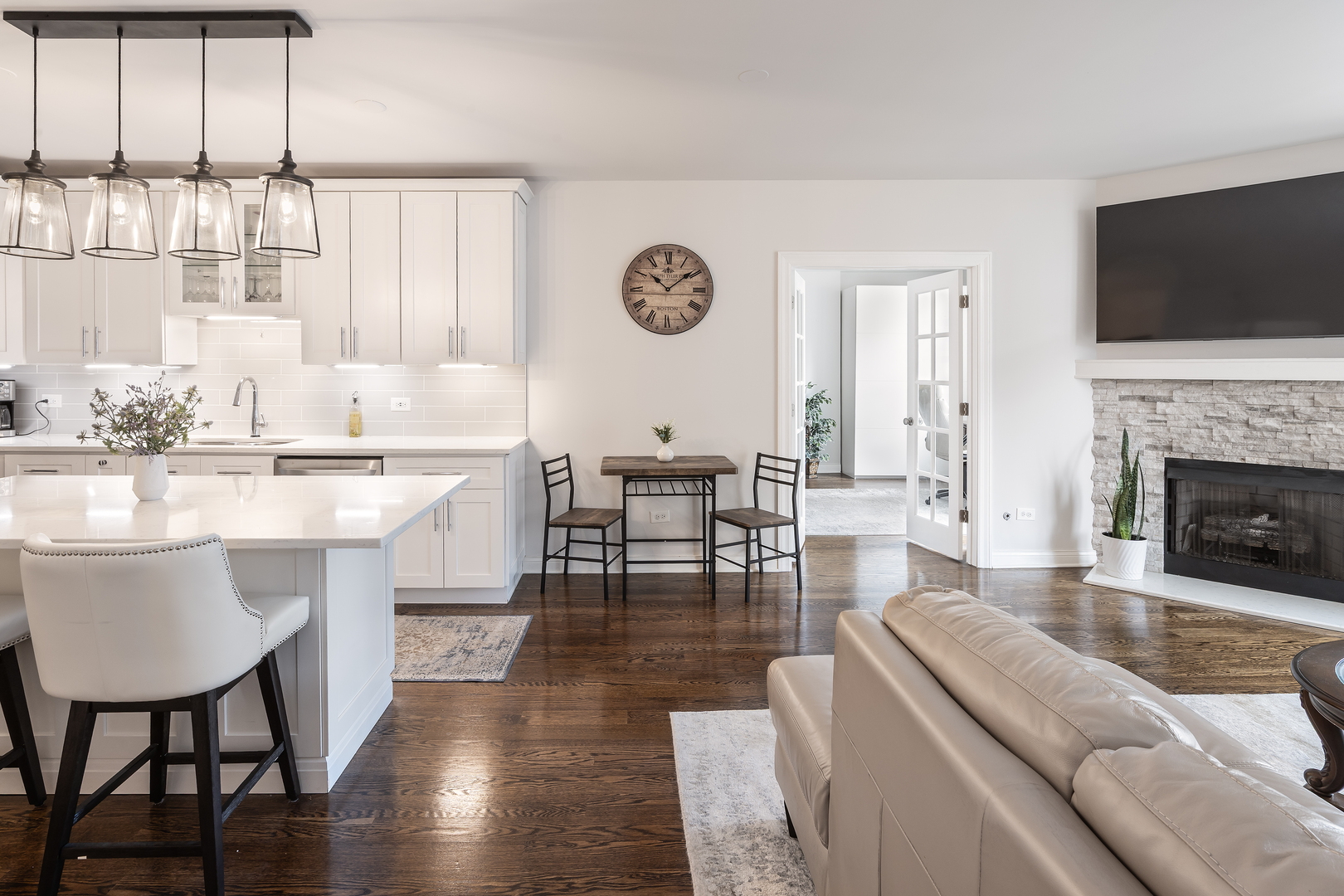 21 W Chestnut Street Unit: 1206