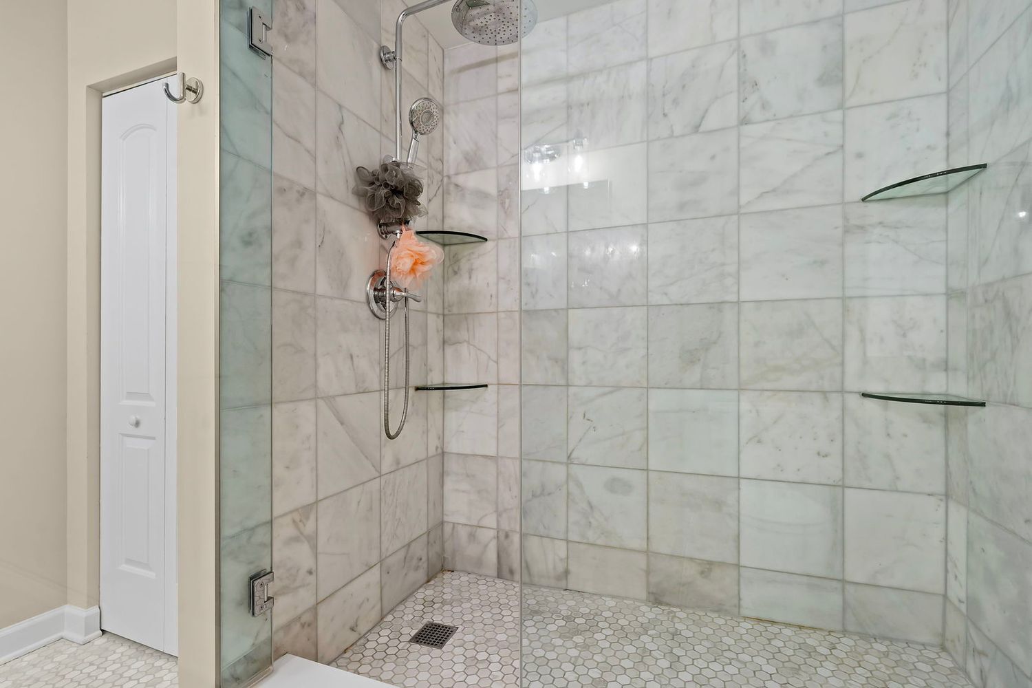 21 W Chestnut Street Unit: 1206
