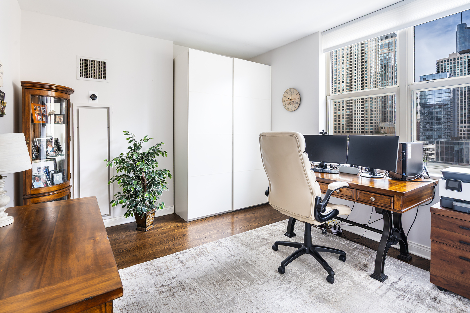 21 W Chestnut Street Unit: 1206