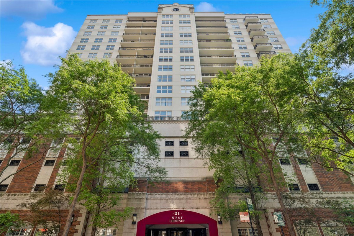 21 W Chestnut Street Unit: 1206