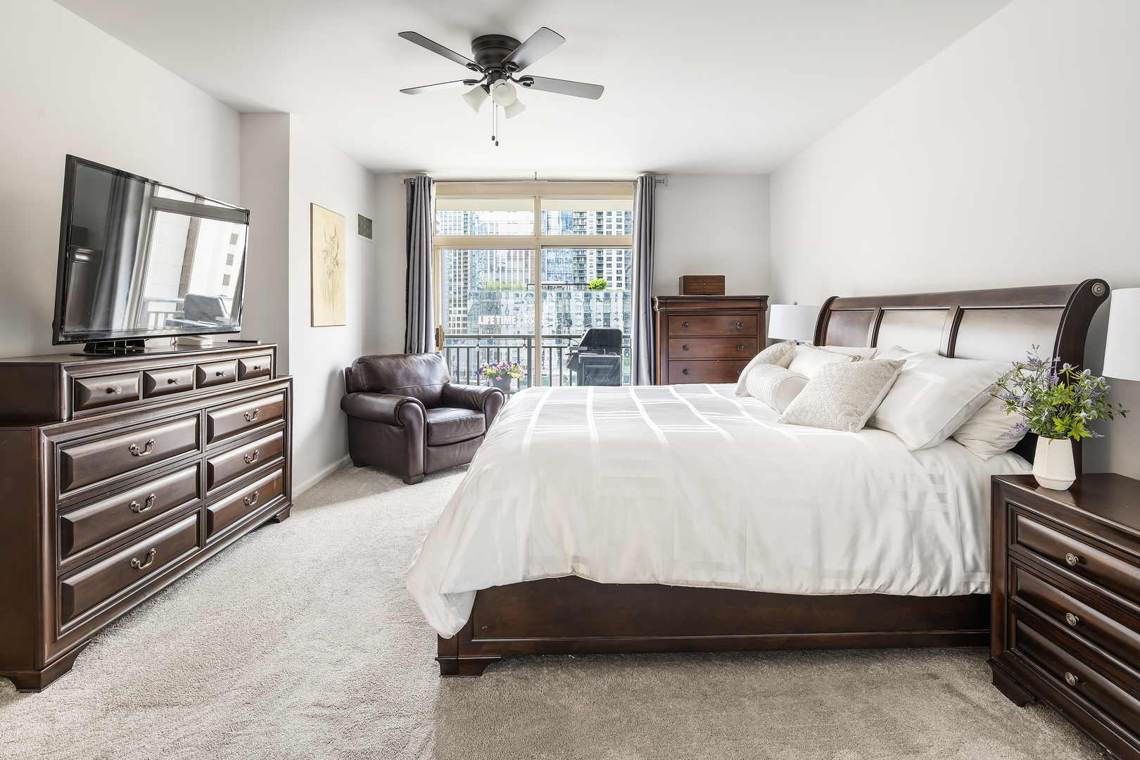 21 W Chestnut Street Unit: 1206