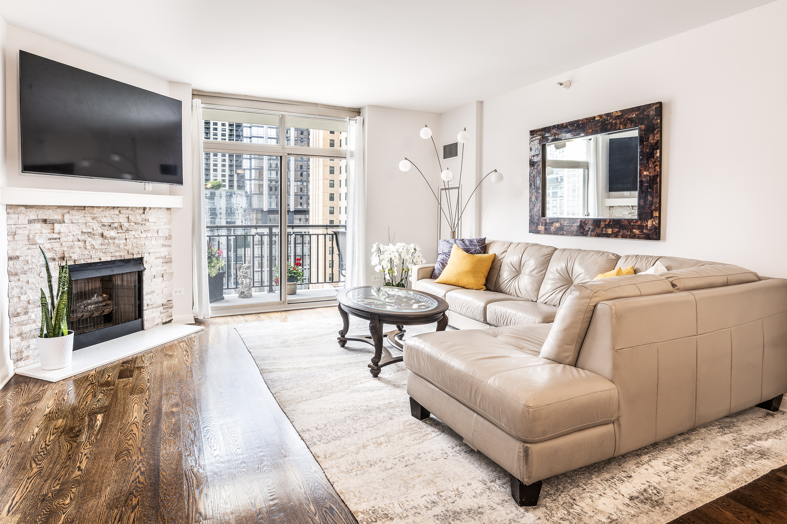 21 W Chestnut Street Unit: 1206