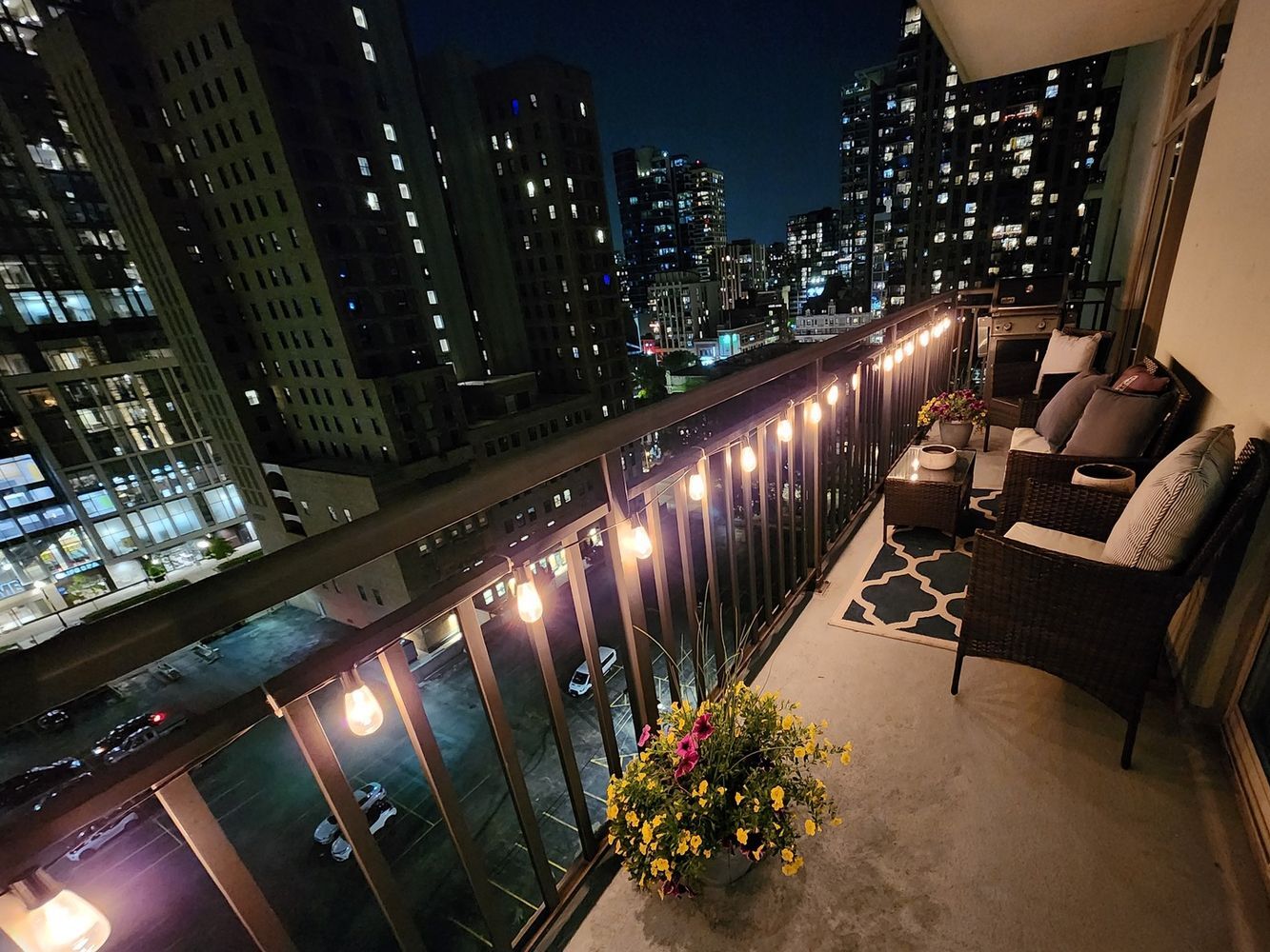 21 W Chestnut Street Unit: 1206