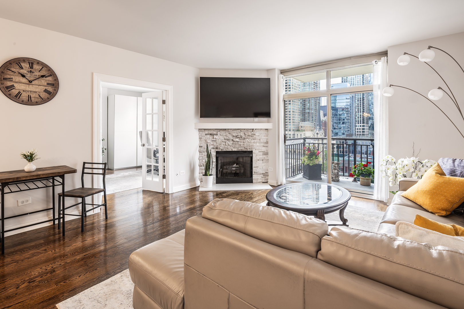 21 W Chestnut Street Unit: 1206