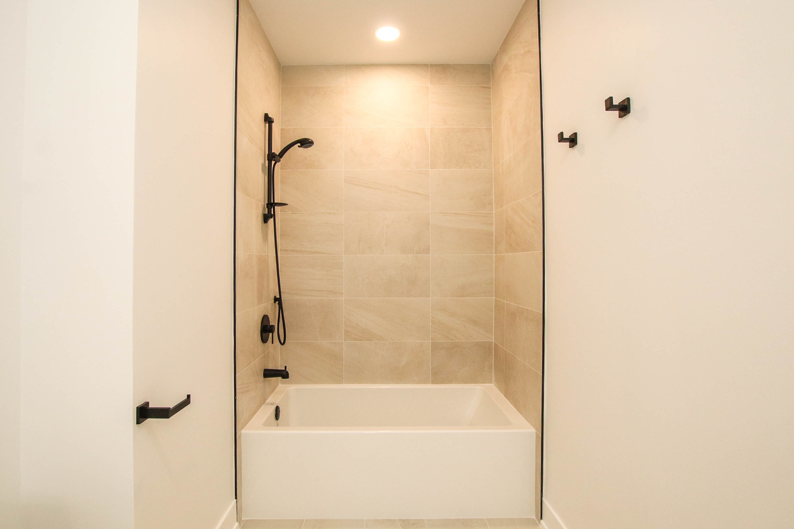 1001 N Milwaukee Avenue Unit: 204