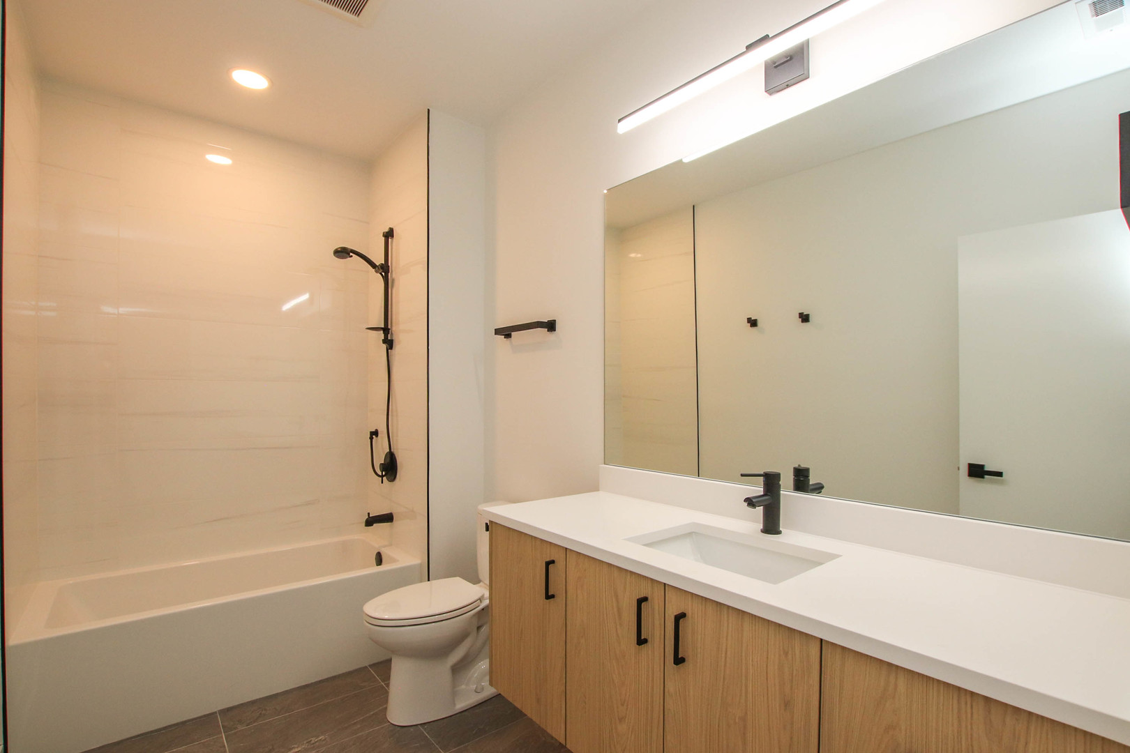 1001 N Milwaukee Avenue Unit: 204