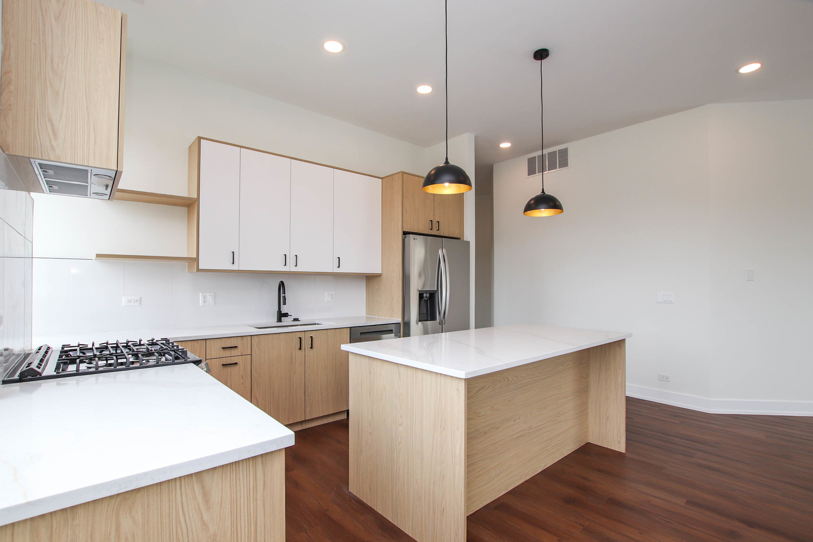 1001 N Milwaukee Avenue Unit: 204