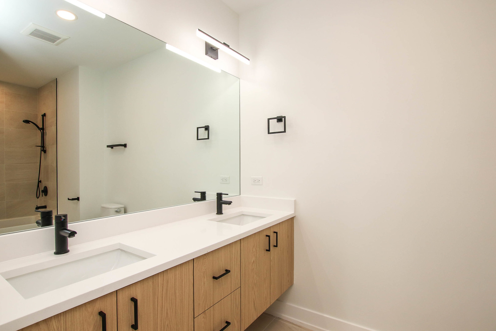 1001 N Milwaukee Avenue Unit: 204