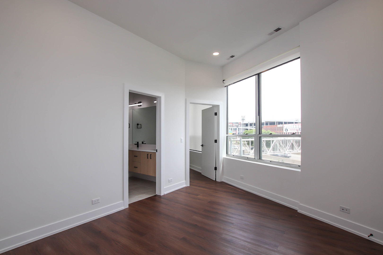 1001 N Milwaukee Avenue Unit: 201