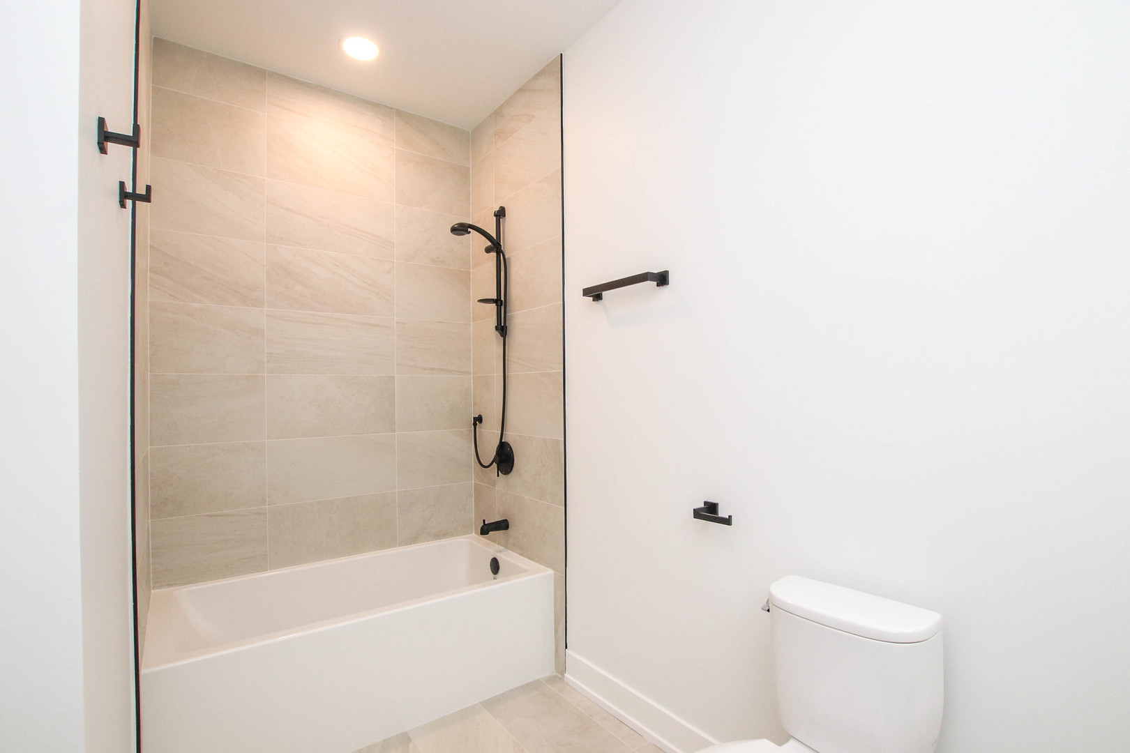 1001 N Milwaukee Avenue Unit: 201