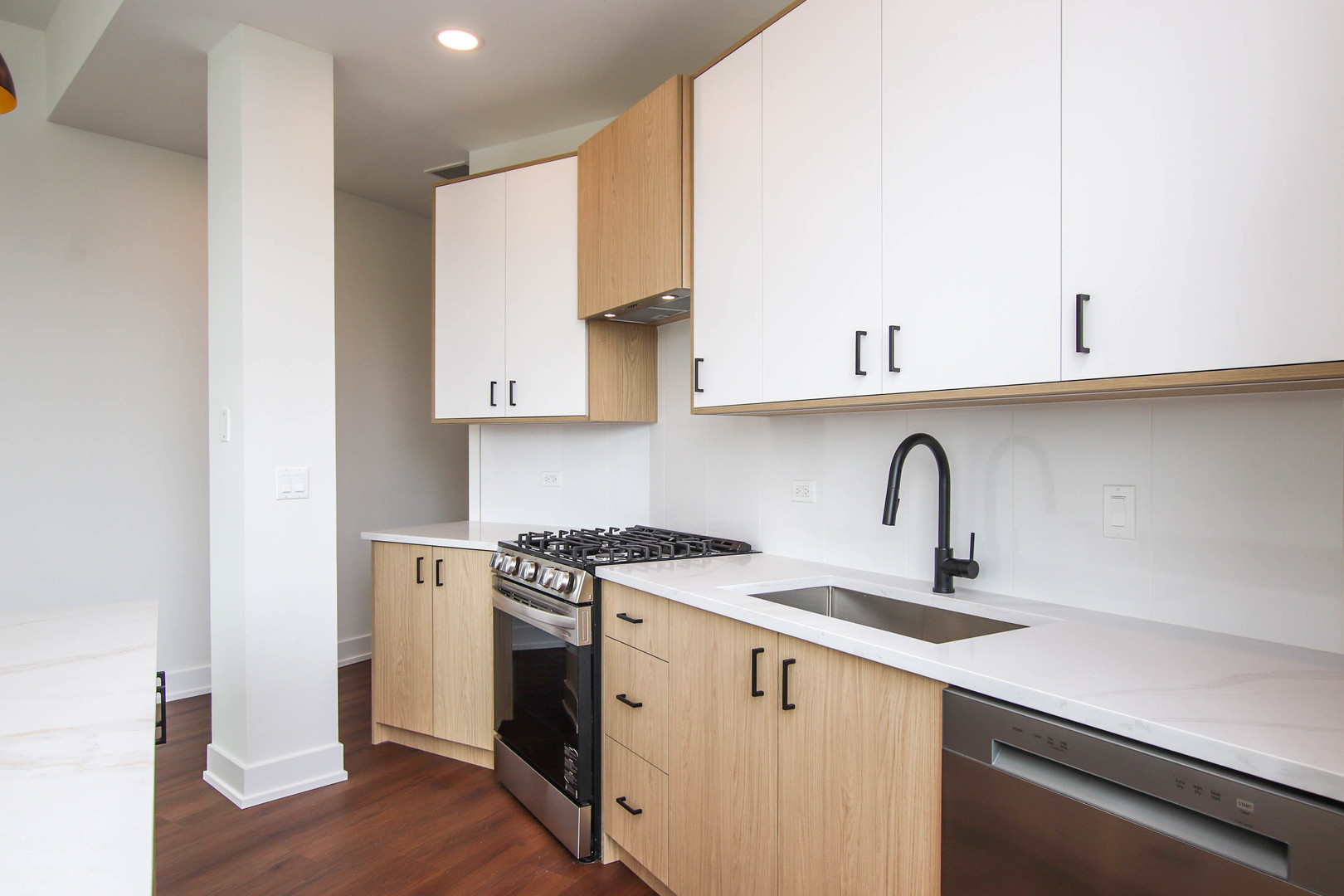1001 N Milwaukee Avenue Unit: 201
