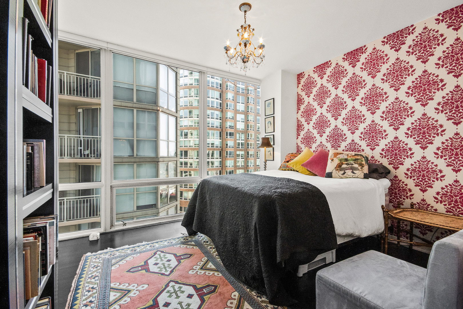 653 N Kingsbury Street Unit: 1007