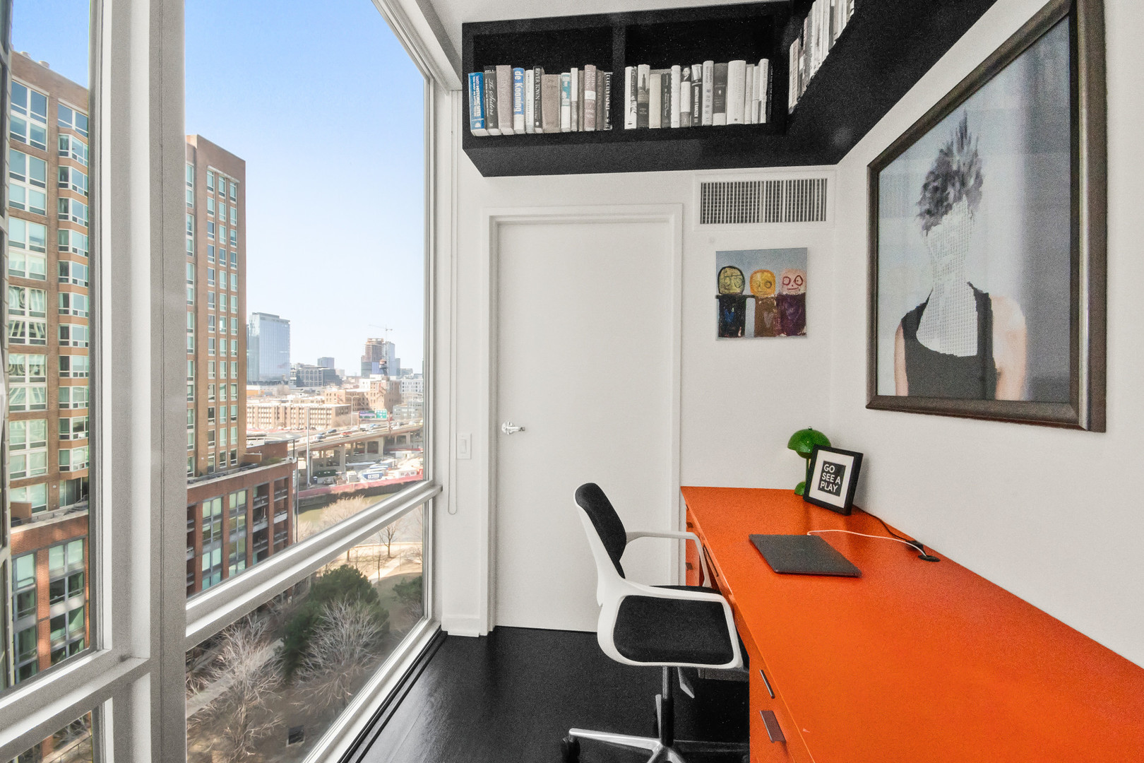 653 N Kingsbury Street Unit: 1007