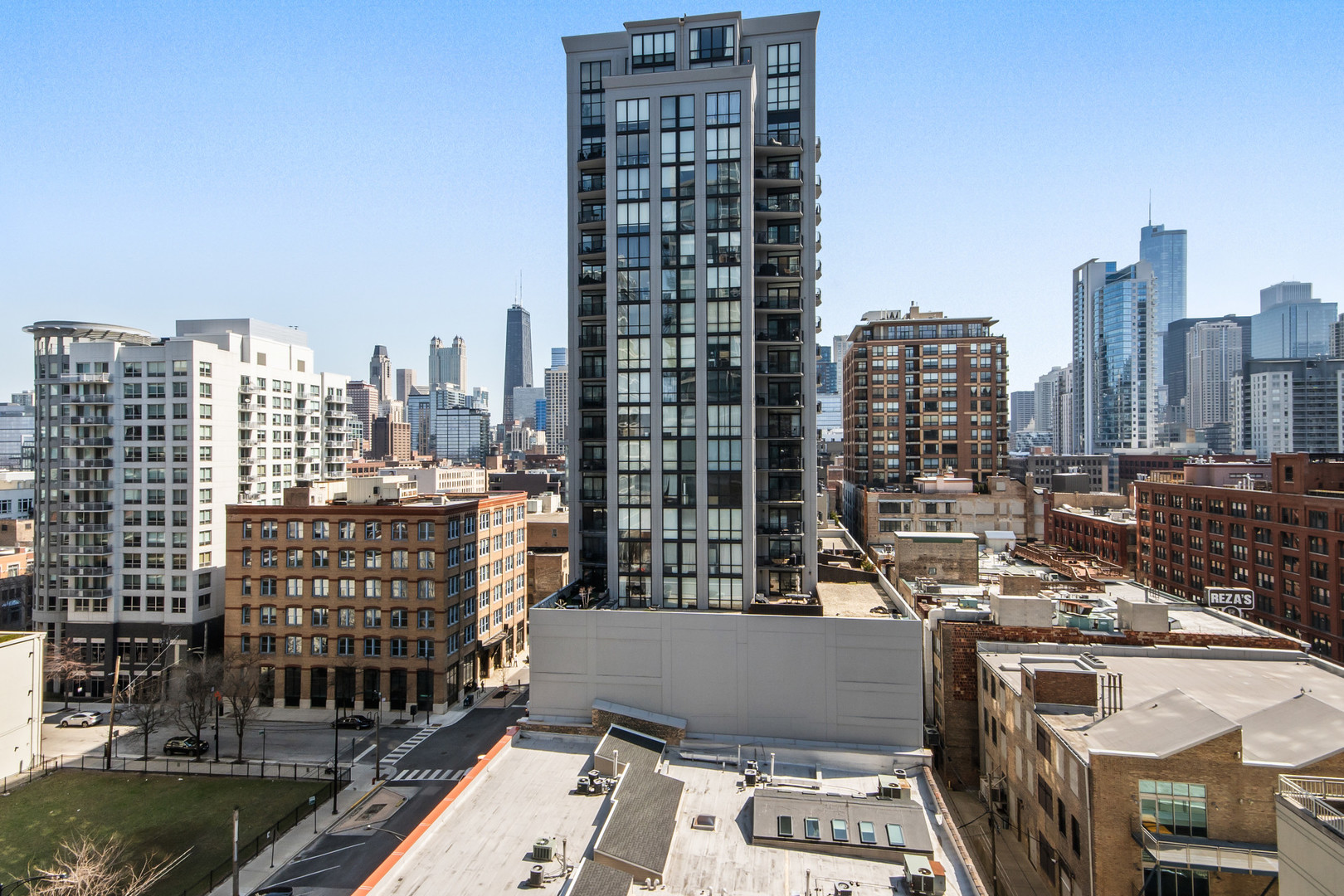 653 N Kingsbury Street Unit: 1007