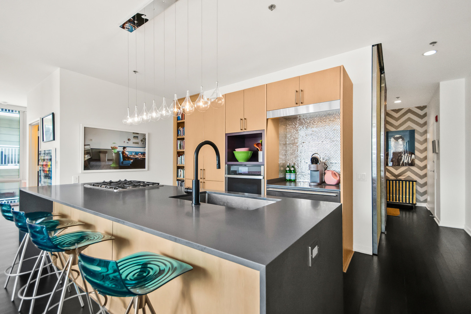 653 N Kingsbury Street Unit: 1007