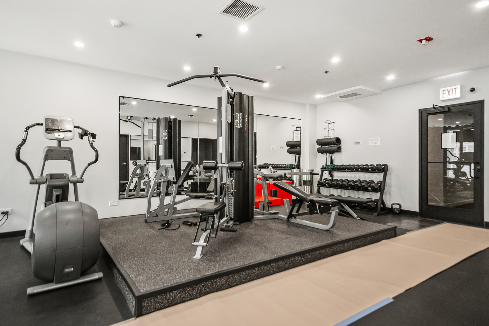 653 N Kingsbury Street Unit: 1007