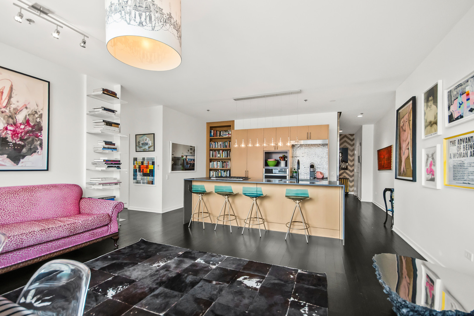 653 N Kingsbury Street Unit: 1007