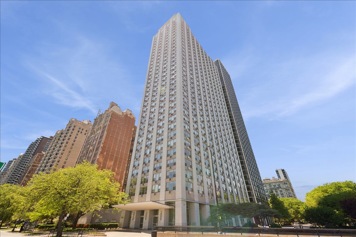 1550 N LAKE SHORE Drive Unit: 30D