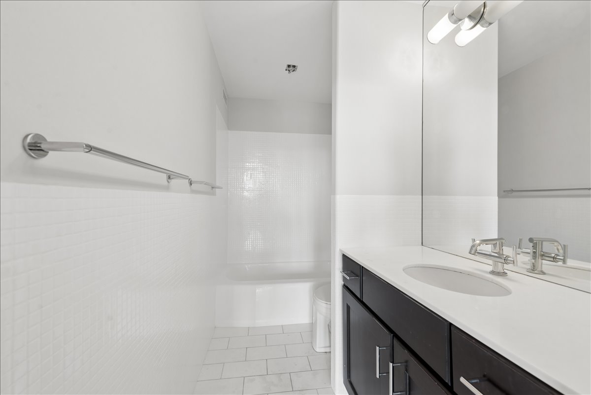 1550 N LAKE SHORE Drive Unit: 30D