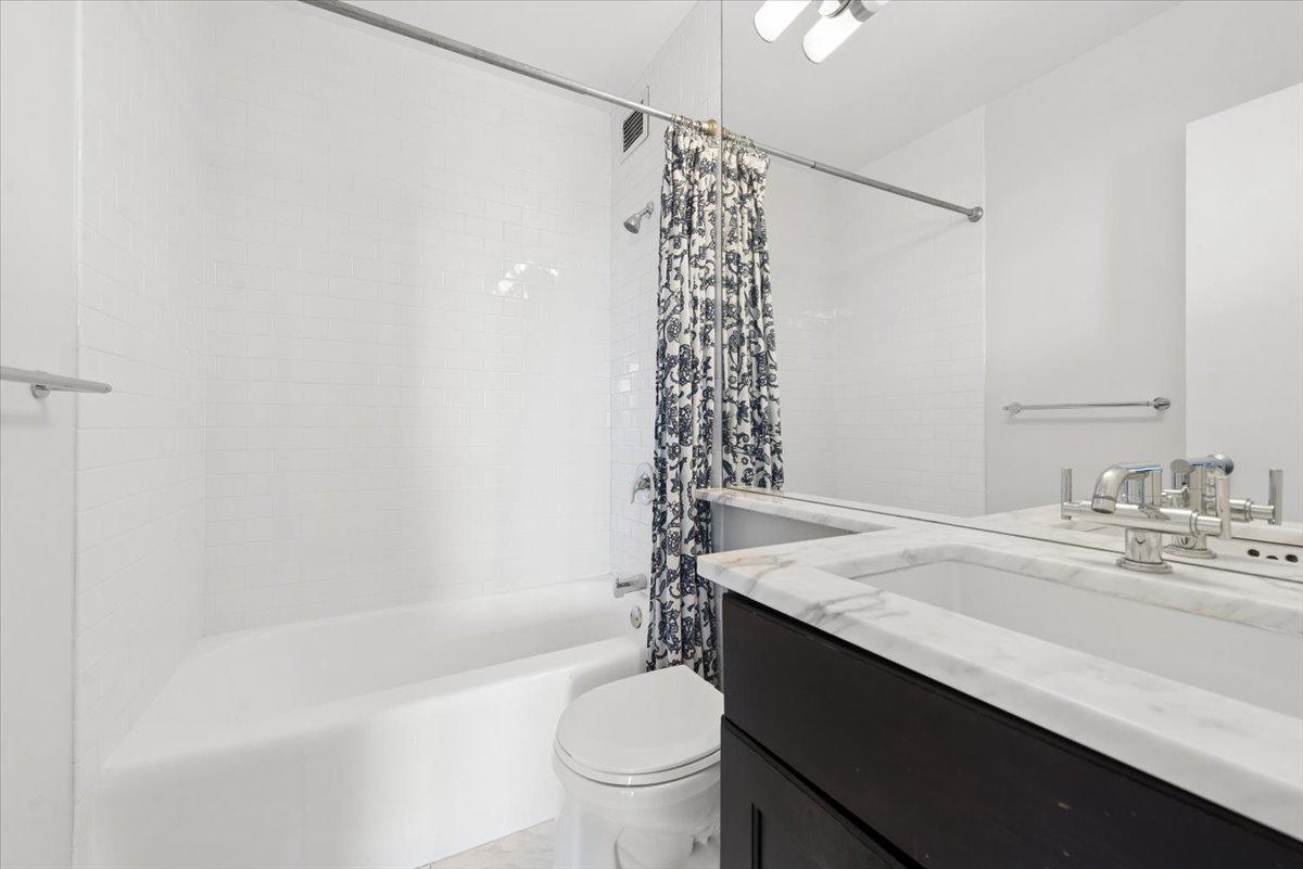 1550 N LAKE SHORE Drive Unit: 30D