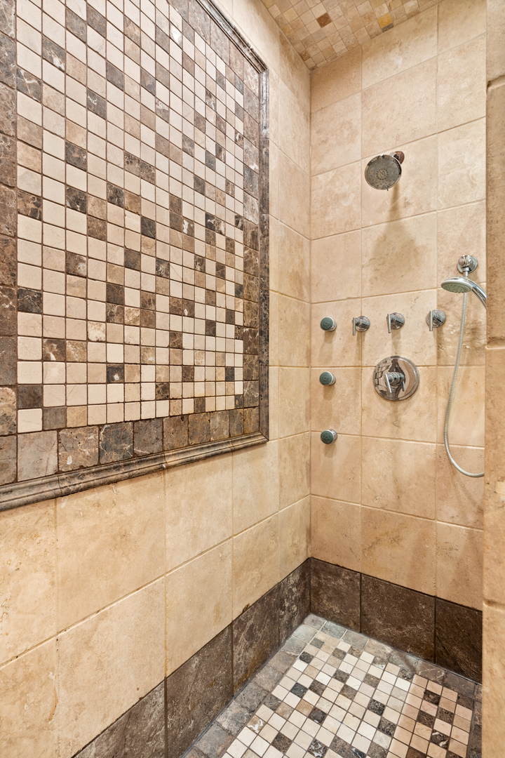 1131 W Addison Street Unit: 2