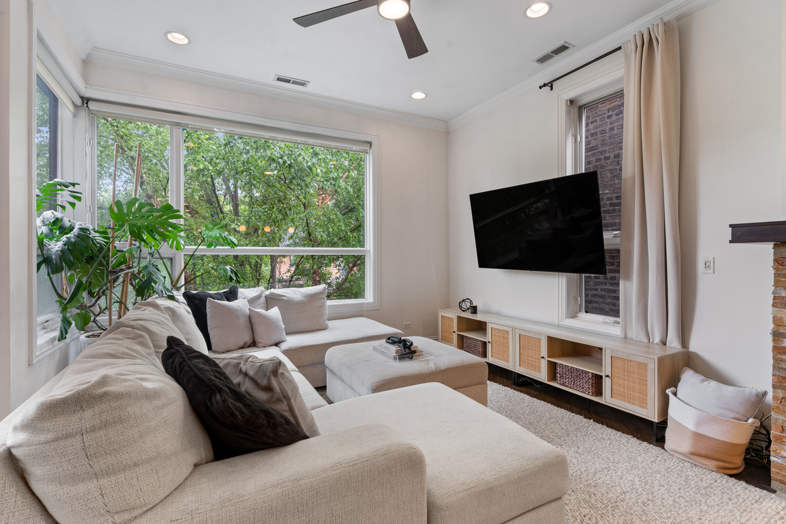 1131 W Addison Street Unit: 2