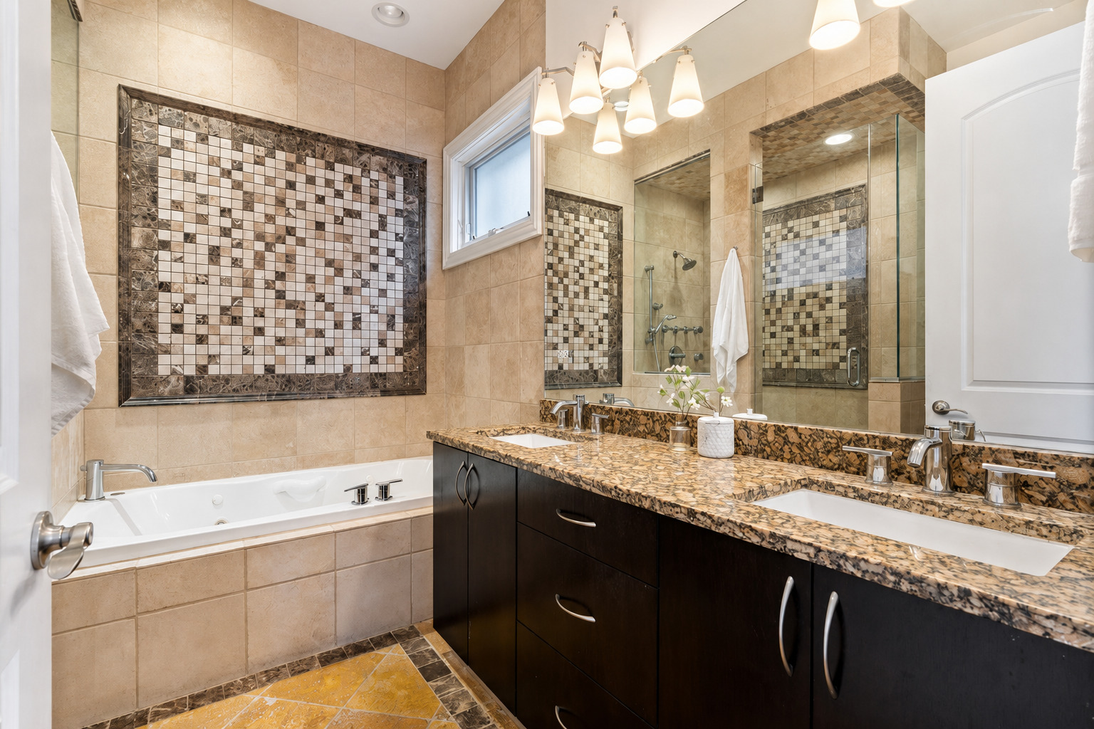 1131 W Addison Street Unit: 2