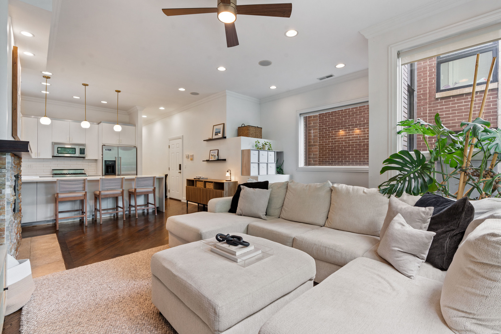 1131 W Addison Street Unit: 2